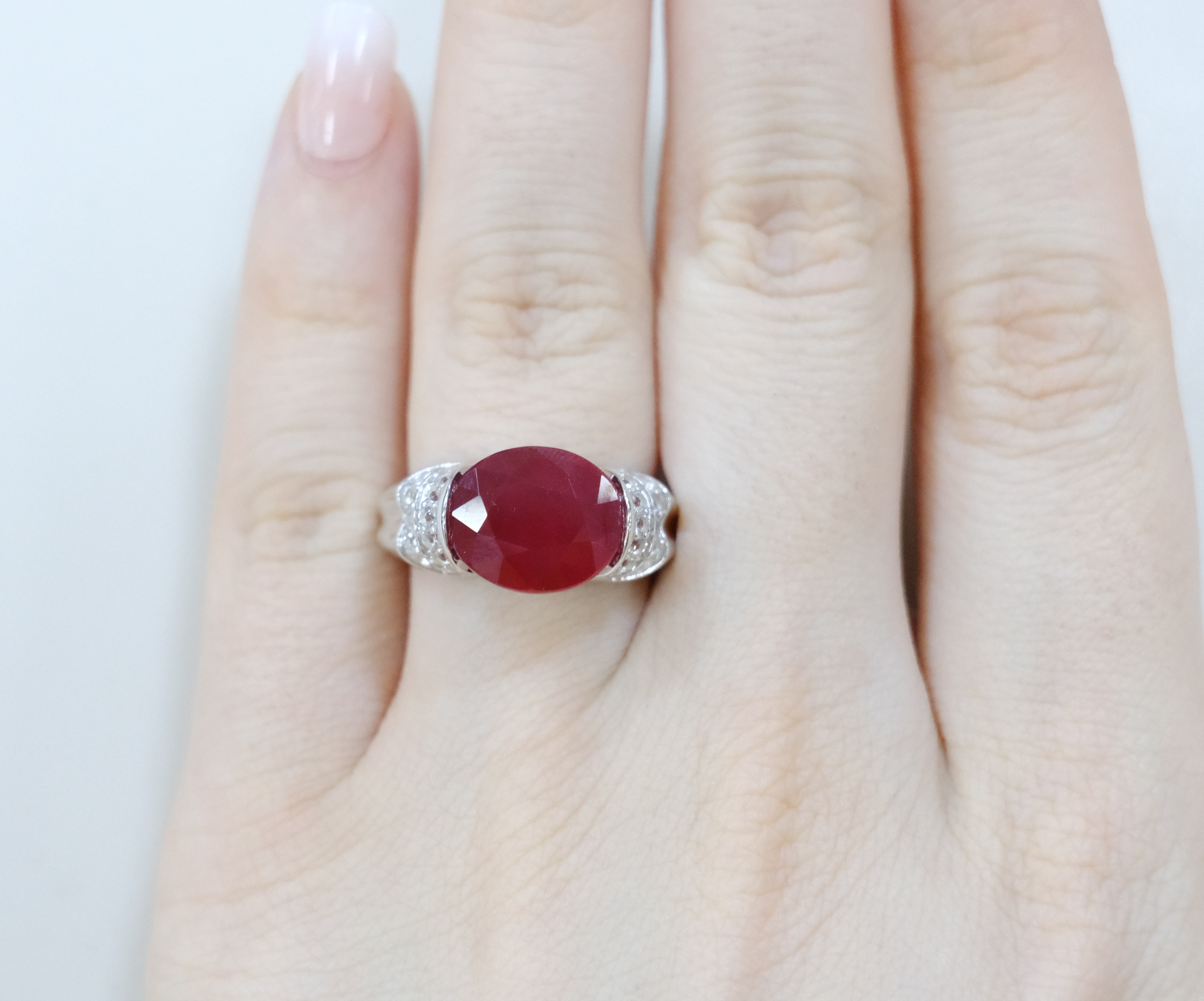 Серебряное кольцо с рубином